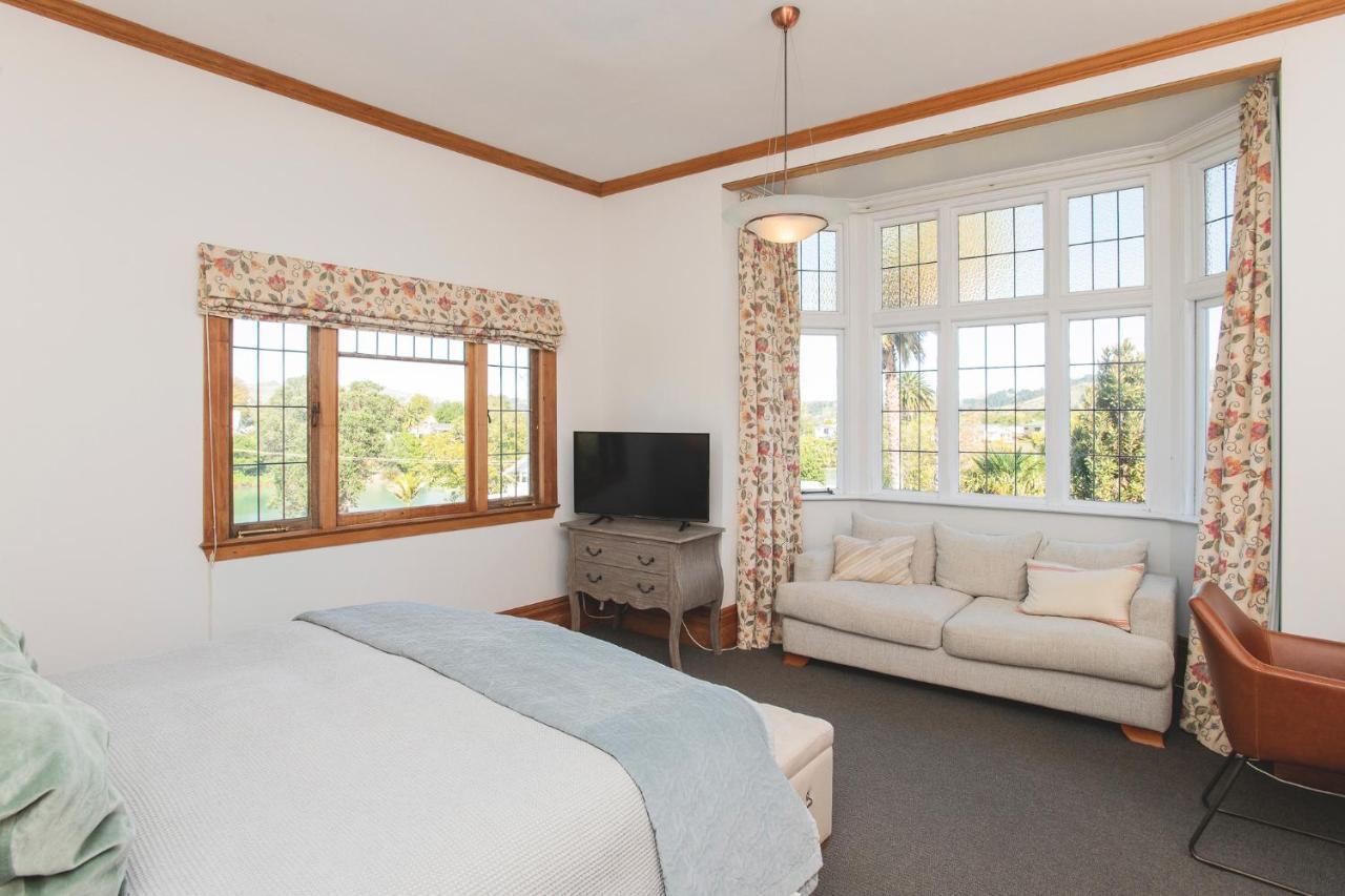 Cedar House Bed & Breakfast Гизбърн Екстериор снимка