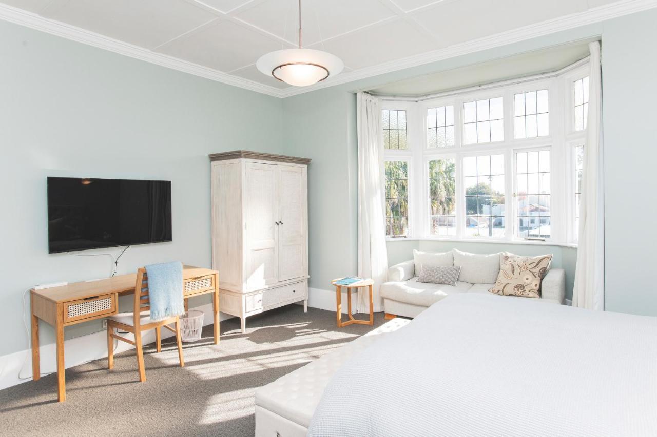 Cedar House Bed & Breakfast Гизбърн Екстериор снимка