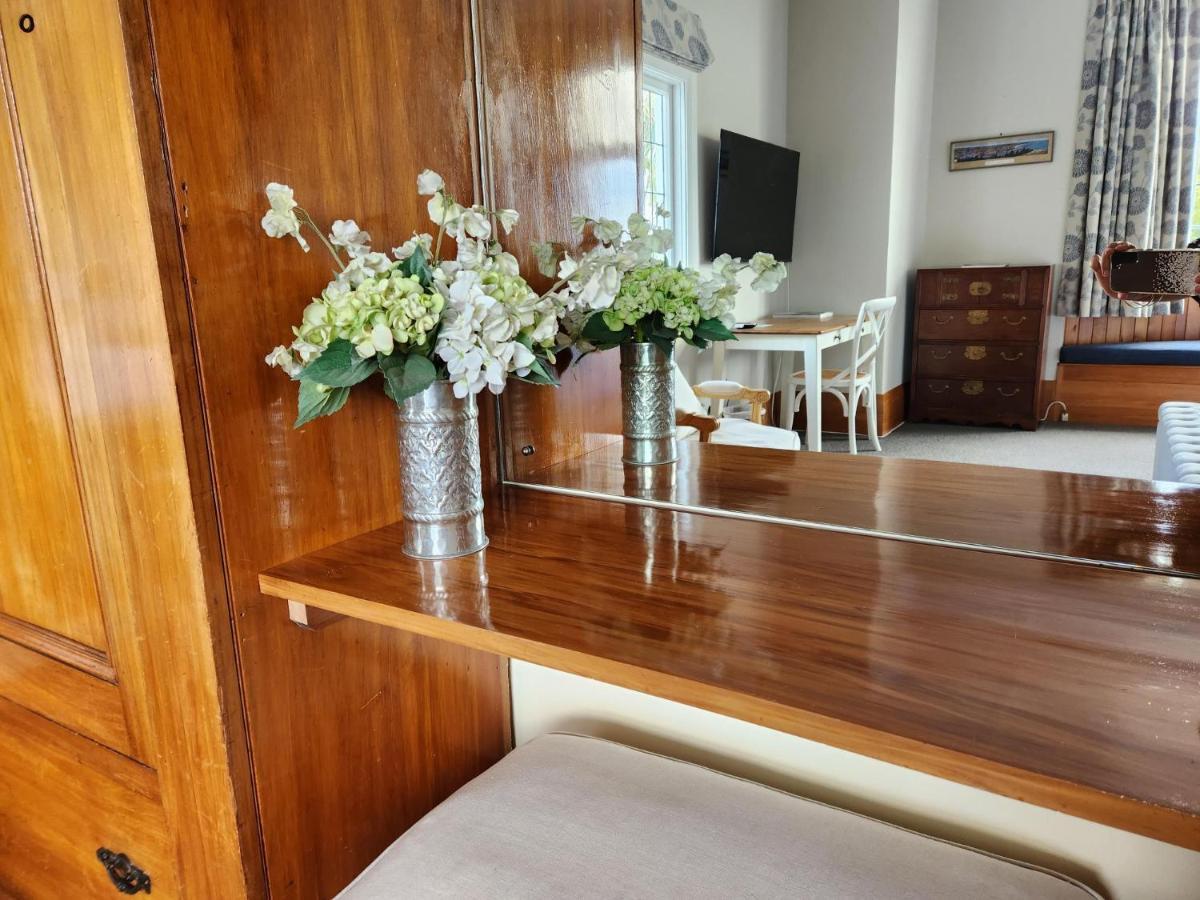 Cedar House Bed & Breakfast Гизбърн Екстериор снимка