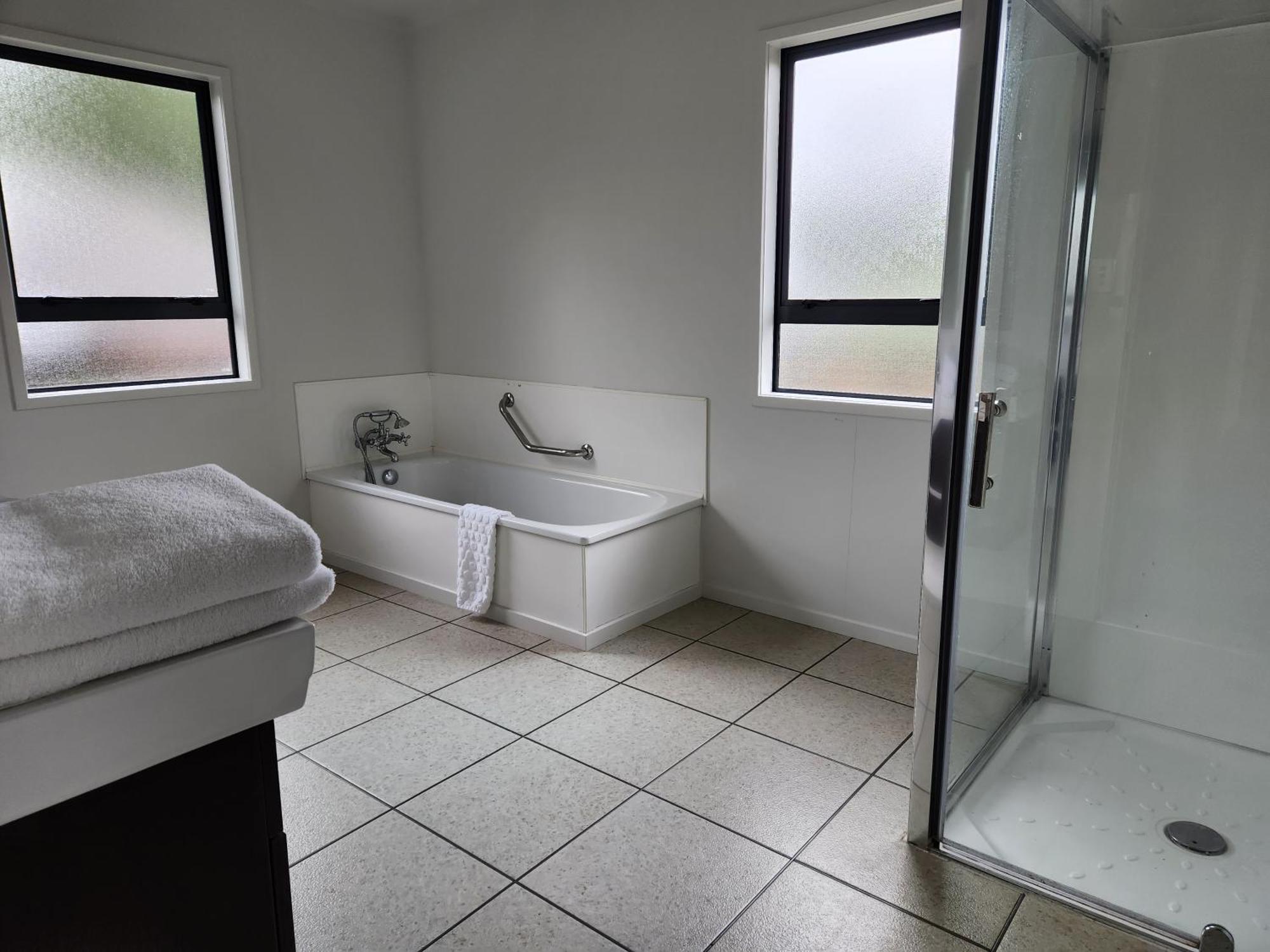 Cedar House Bed & Breakfast Гизбърн Екстериор снимка